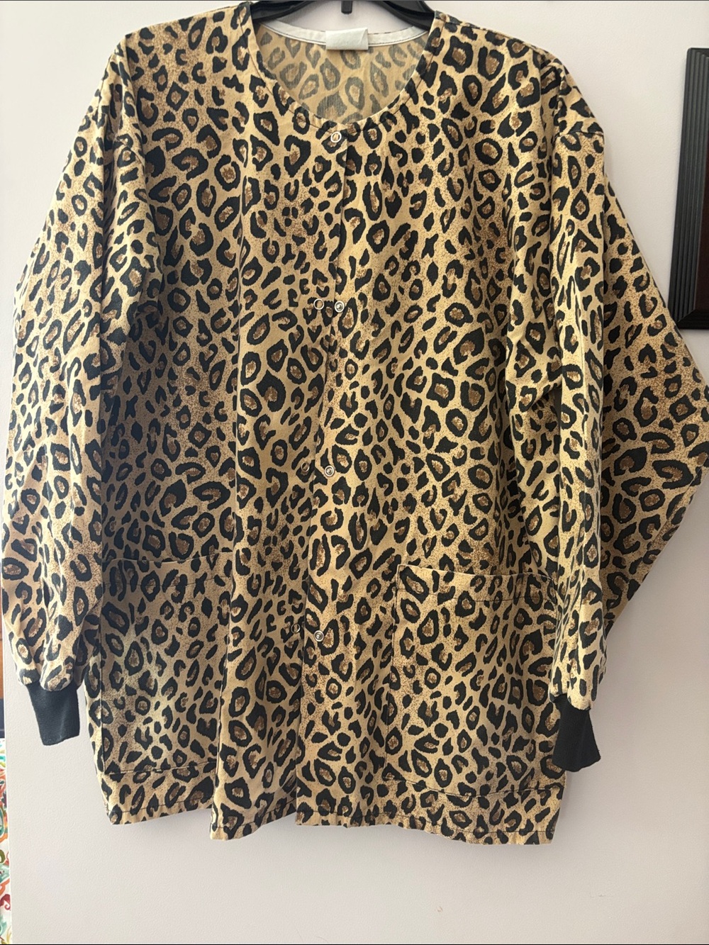 Tafford Leopard Print scrub jacket Black & Tan
